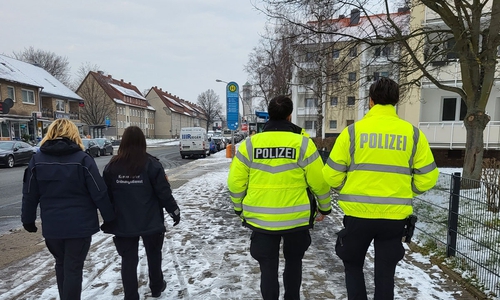 KOD und Polizei auf gemeinsamer Kontrolle in der Berliner Straße.