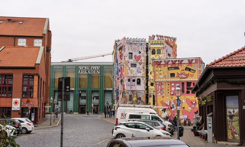 Am südlichen Ende der Schloss-Arkaden bildet der Saturn-Markt einen Pol mit Anziehungskraft.