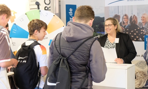 Wie die BuS – Berufsstarterbörse AOK & Studienmesse wird nun die Messe #TschüssSchule ebenfalls im Goslarer Kreishaus veranstaltet.