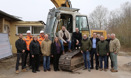 Große Freude über den Baubeginn bei den Projektbeteiligten (v.l.): Marco Singer (Stadt WF), Thomas Müllejans (Damer+Partner), Carmen Gottsmann (Stadt WF), Martin Niebuhr (Damer+Partner),