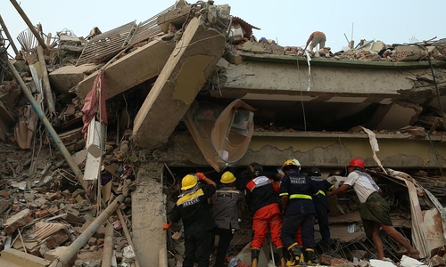 Rettungsarbeiten nach Erdbeben in Myanmar am 30.03.2025