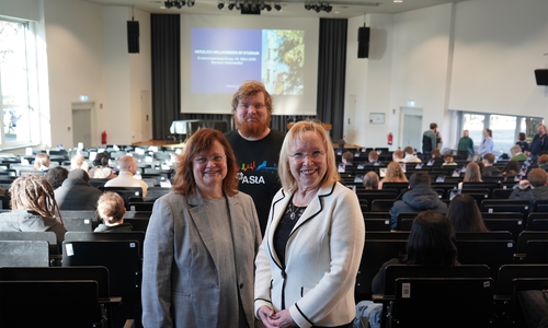 Begrüßten die neuen Studierenden am Campus Wolfenbüttel (v.l.n.r): Elvi Thelen, Persönliche Referentin der Präsidentin, Lennard Wilhelm, Vorstand des Allgemeinen Studierendenausschusses, und Elke Wesche-Möller, stellvertretende Bürgermeisterin der Stadt Wolfenbüttel.