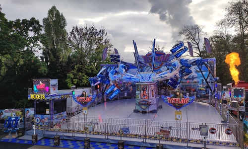 Flug, Freiheit, Aussicht, Höhe und Beschleunigung verspricht der "Jetlag". Das Fahrgeschäft ist erstmals in Braunschweig zu Gast.