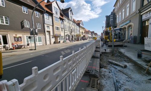 Auf der Breiten Herzostraße wird gebaut. 