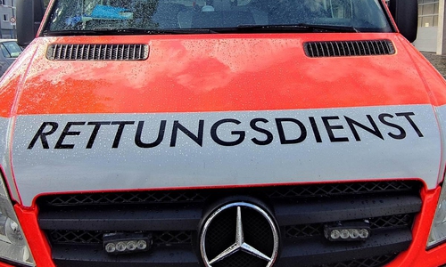 Erst nach einem zweiten Anruf fuhr ein Wagen des Rettungsdienstes los (Symbolbild).