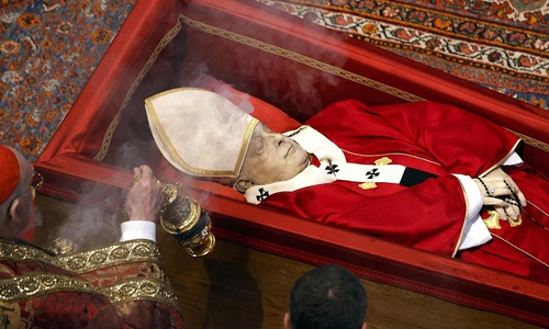 Papst Franziskus aufgebahrt im Petersdom