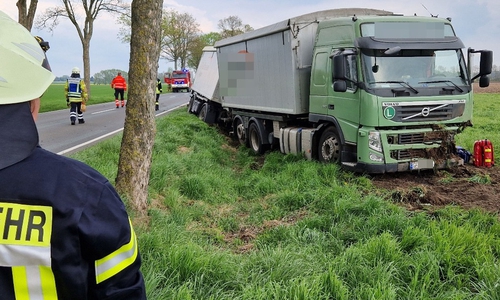 Der Fahrer des LKW wurde leicht verletzt.