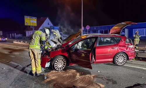 Das Auto wurde erheblich beschädigt.