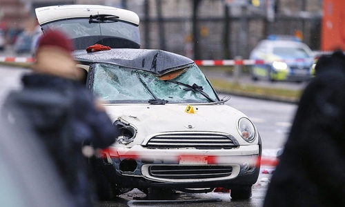 Auto fährt in München in Menschenmenge (Archiv)
