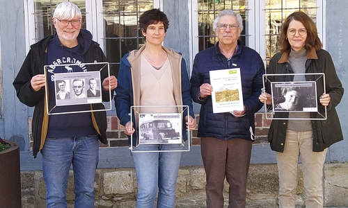 Die Initiatoren des Rundgangs: Axel Klingenberg/AWO Freiwilligenagentur, Lena Simon/Kulturbüro, Rudi Fricke/Stadtheimatpfleger und Claudia Hagemann/AG Stolpersteine.