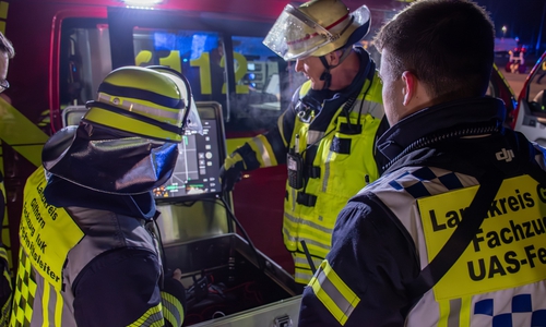 Die Brandbekämpfung wird koordiniert.
