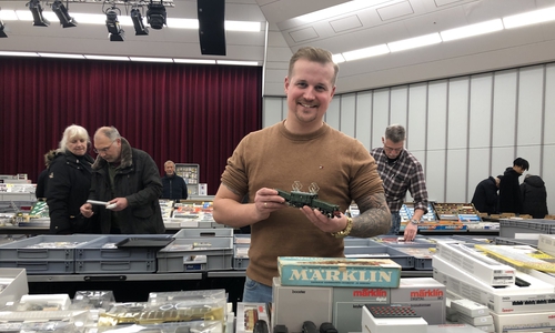 Bosse Schkat präsentiert ein Märklin Krokodil.