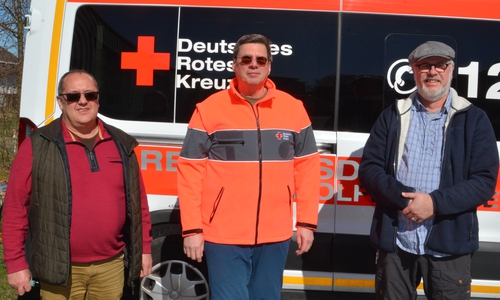 Neu im Leitungsteam des DRK-Rettungsdienstes Wolfenbüttel sind (von rechts) Peter Jörgensen und Ralf Antabi. Hier begrüßen sie Karsten Behrens, der ebenfalls neu zum Rettungsdienst in der Lessingstadt stieß.