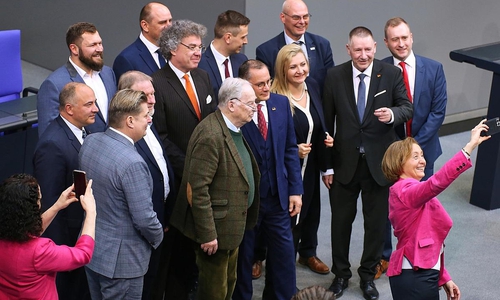 AfD-Abgeordnete machen ein Selfie (Archiv)