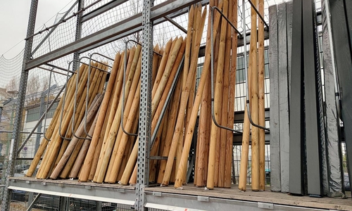 Zaunpfähle in einem Baumarkt (Archiv)