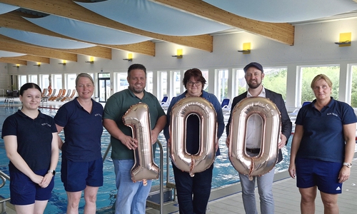 Freuen sich auf ein ereignisreiches Jubiläumsjahr: (v.li.) Pia Wünsch, Lydia Dreyzehner, Badleiter Simon Lutz, Betriebsführerin Frauke Hilal, Bürgermeister Malte Schneider, Silke Dodt. 