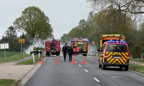 Die Bundesstraße musste voll gesperrt werden.