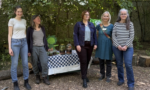 v. l.: Anita Siemon und Anne Bodemer vom Team Wildnis (BUND), Anke Lorenz (Curt Mast Jägermeister Stiftung), Susanne Kracht (Kreisvorsitzende  BUND), Dr. Maike Hinze (Loki Schmidt Stiftung).