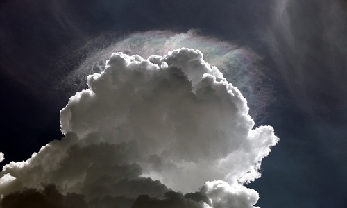Wolken und Sonne kurz vor Unwetter (Archiv)