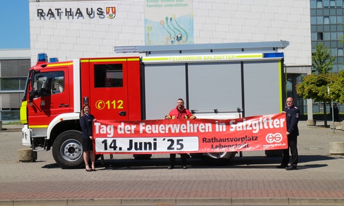 Am zweiten Samstag im Juni lädt die Feuerwehr Salzgitters zum traditionellen 9. Tag der Feuerwehren auf den Rathausvorplatz ein. 