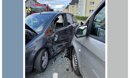 Beide Autos wurden beschädigt.