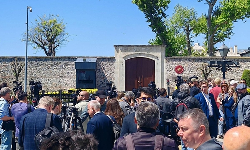 Journalisten warten in Istanbul auf das Russland-Ukraine-Treffen am 15.05.2025