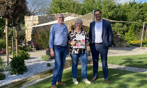 Von links nach rechts: Herbert Haun, Anne-Katrin Haun und Sikander Shah (Bereichsleiter Privatkunden Braunschweig der BLSK).
