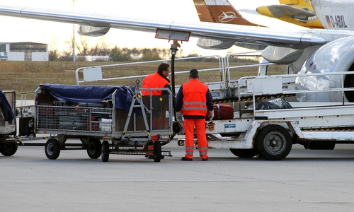 Gepäckverladung am Flughafen