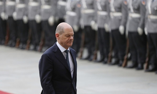 Olaf Scholz vor Bundeswehr-Soldaten des Wachbataillons (Archiv)