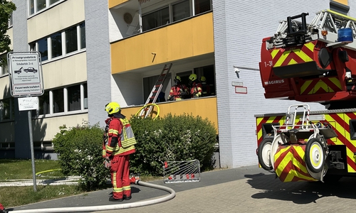 Am Dienstagnachmittag kam es in einem Mehrfamilienhaus in der Schubertstraße in Salzgitter-Lebenstedt zu einem Zimmerbrand. 