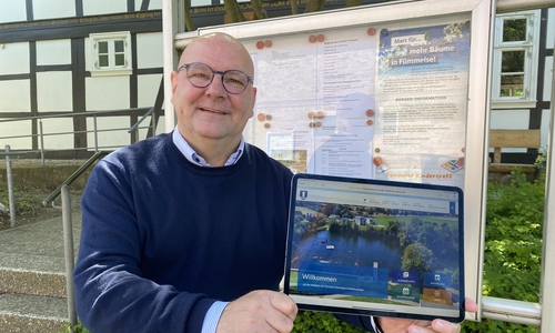 Der analoge Schaukasten des Ortsteils Fümmelse wird künftig durch einen digitalen ergänzt. Ortsbürgermeister Marc Angerstein stellte in der Ortsratssitzung die neue Website unter der Domain fuemmelse.de vor. 