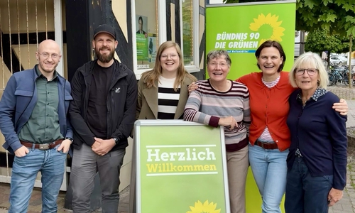 Der neue Vorstand von rechts nach links: Petra Sarstedt-Hülsmann, Romy Marschall, Ulrike Kästle, Lena Krause, Toni Jungheim und Aleksej Brose.