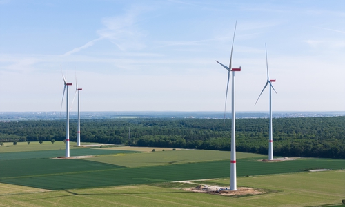 Die letzte der sechs modernen Windenergieanlagen in Cramme im Landkreis Wolfenbüttel in Betrieb genommen.