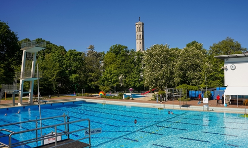 Im Freibad Bürgerpark gibt es kein Verbot für lange Badebekleidung