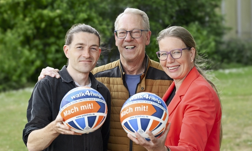 von links: Mit dem walk4help werden in Sickte zwei Projekte für mehr Kindergesundheit gefördert. Philipp Schmidt (OBS Sickte), Volker Machura (Wir helfen Kindern e.V.) und Nicole Mölling (Volksbank BRAWO und United Kids Foundations) freuen sich über viele Teilnehmer, die am 5. Juli 2025 in Braunschweig gemeinsam für den guten Zweck gehen, walken oder laufen.