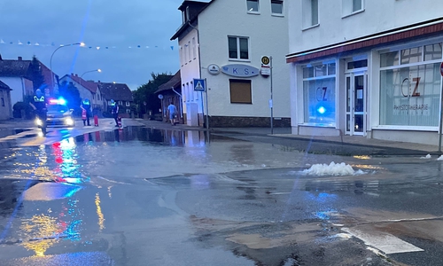  Aufgrund eines Wasserrohrbruchs ist aktuell und bis auf Weiteres die Hauptstraße in Wenden vollgesperrt.