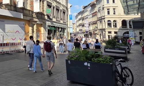 Die Pflanzcontainer werden neu gestaltet.