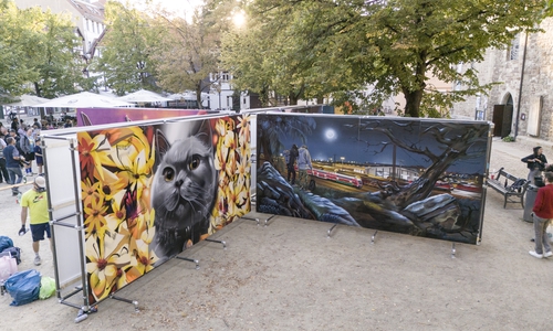 Auf dem Magnikirchplatz werden wieder transportable Flächen aufgestellt-