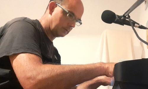 Schlägt ruhige Töne an: Christian Rebig spielt entspannende Musik zum Relaxen. 