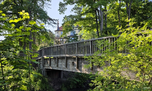 Die Brücke im Seelieger Park wird in dieser Woche für Bauarbeiten gesperrt.