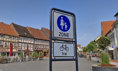 Testphase: Freie Fahrt für Fahrräder auf Markt und Niedernstraße in Schöningen.