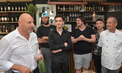 Giuseppe Fichera (links) und Fabio Bortone (rechts) stellen beim Testabend ihre Mannschaft vor.