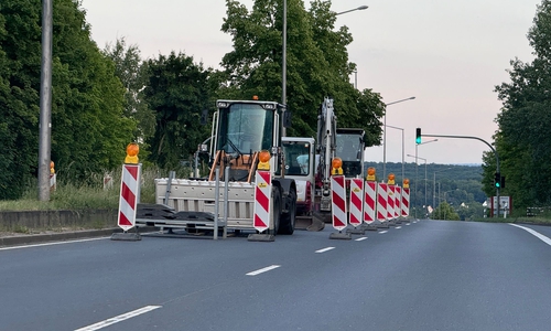 Hier laufen die vorbereitenden Arbeiten für die Aufstellung des stationären Blitzers.