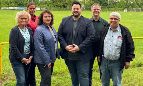 Ute Skalik, Anne Doukas, Gabriele Teusch, Tobias Bey, Thorsten Reinke und SPD-Ortsvereinsvorsitzener Lebenstedt Muzaffer Perik (v. li.). Es fehlt: Janine Wojtysiak-Hinzer.