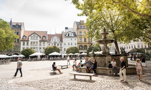 Kinderbetreuung an wechselnden Orten in der Innenstadt: Am 5. und 26. Juli laden bunte Zirkuszelte auf dem Kohlmarkt zum Spielen und Basteln bei der Löwenbande ein.    