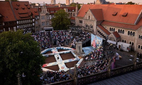 Italienische Klänge erfüllen beim Burgplatz Open Air im August und September die Freiluft-Arena auf dem historischen Burgplatz.