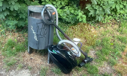 Mit Hausmüll überquellende Abfallkörbe, im öffentlichen Raum abgestellter Elektroschrott, Müllberge an den Containersammelplätzen oder entsorgter Bauschutt auf Spielplätzen gehören mittlerweile zum Alltag.