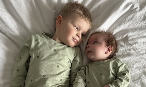 Toni (rechts) mit seinem großen Bruder Lino.