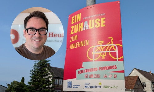 Werner Heise, Chefredakteur regionalHeute.de, kommentiert das Plakat zur Bewerbung des Fahrradparkhauses.