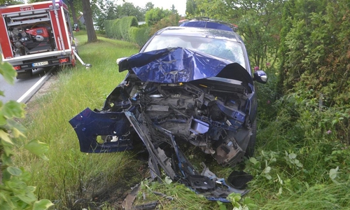 Schwerer Baumunfall mit Vollsperrung der Bundesstraße 6 in Wendhausen (Archiv)